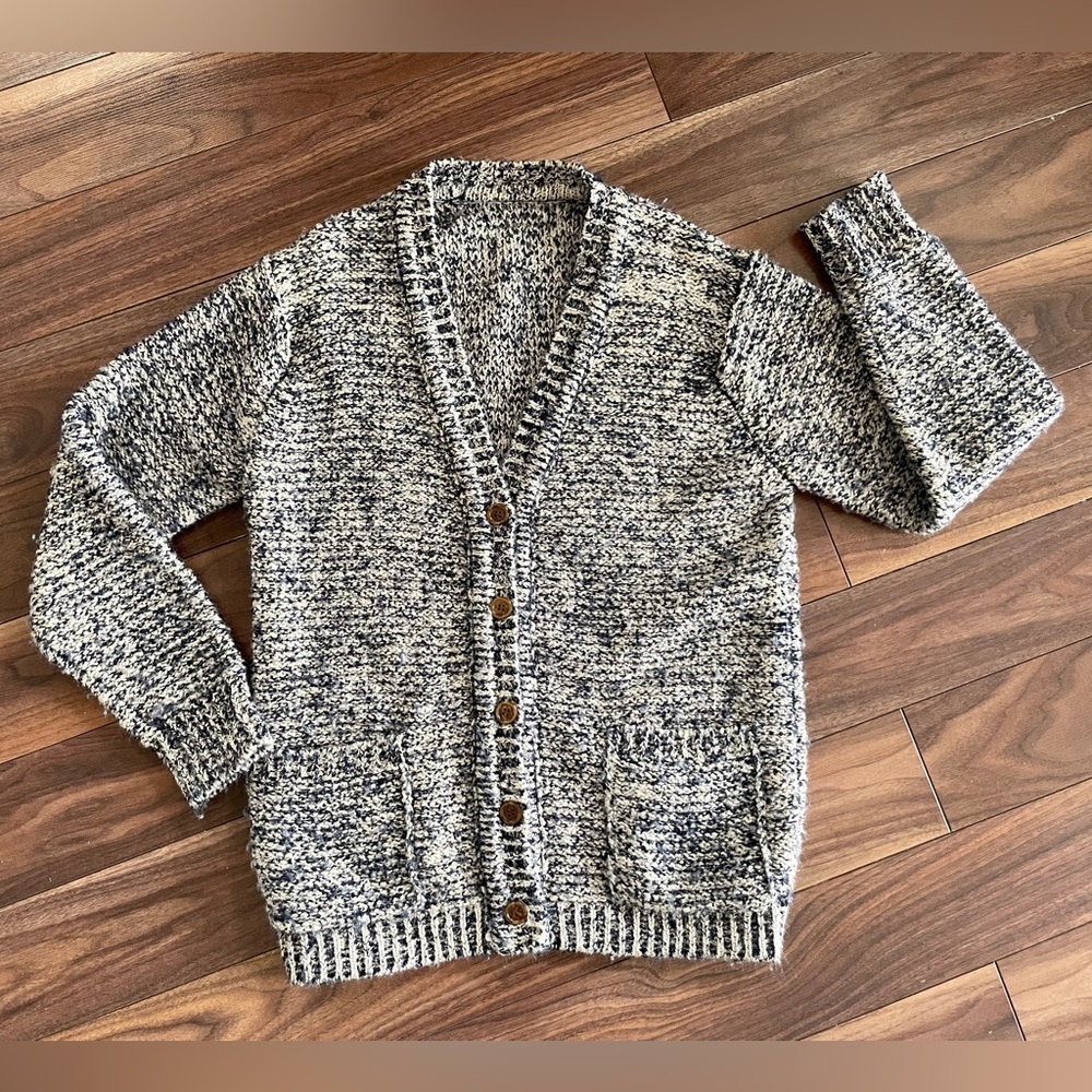 𝅺HAND Knit Granny Cardigan